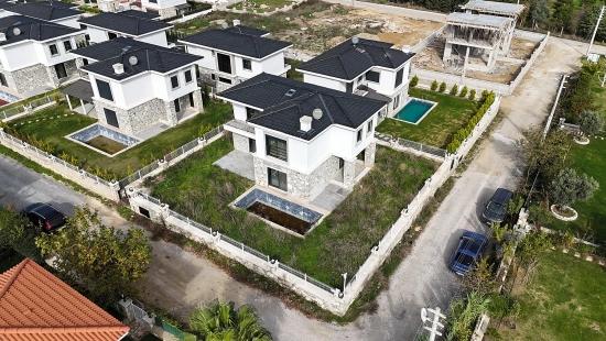 4+1 Freistehende Maisonette-Sommervilla Mit Pool In Seferihisar Akarca