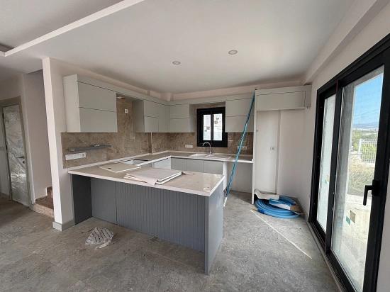 4+1 Freistehende Maisonette-sommervilla Mit Pool In Seferihisar Akarca