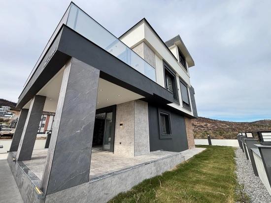 Ultraluxuriöse 4+1-triplex-villa Mit Freistehendem Großen Garten In İzmir Seferihisar Doğanbey
