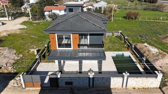 Freistehende Maisonette-Einzelvilla Mit Pool Im Stadtteil Düzce, Seferihisar, İzmir
