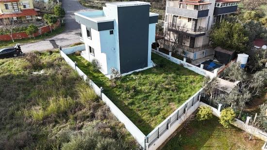 2+1 Villa Mit Großem Garten Zum Verkauf Im Viertel Atatürk, Seferihisar, İzmir