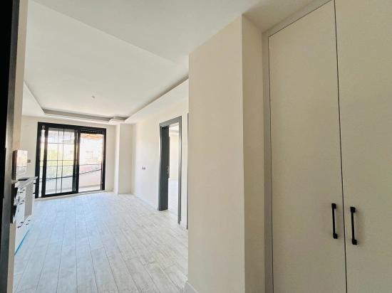 Renovierte 2+1-Wohnung Zum Verkauf In Der Deniz-Straße, Payamlı-Viertel, Seferihisar, Izmir.