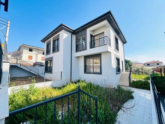2+1 Villa Mit Garten Zum Verkauf Im Dorf Payamlı, Seferihisar, İzmir