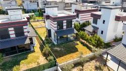 3+1-Zimmer Sommerhaus Zu verkaufen in Cumhuriyet Bz. Seferihisar Doğanbey - 180 m²