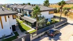 3+1-Zimmer Sommerhaus Zu verkaufen in Cumhuriyet Bz. Seferihisar Doğanbey - 290 m²