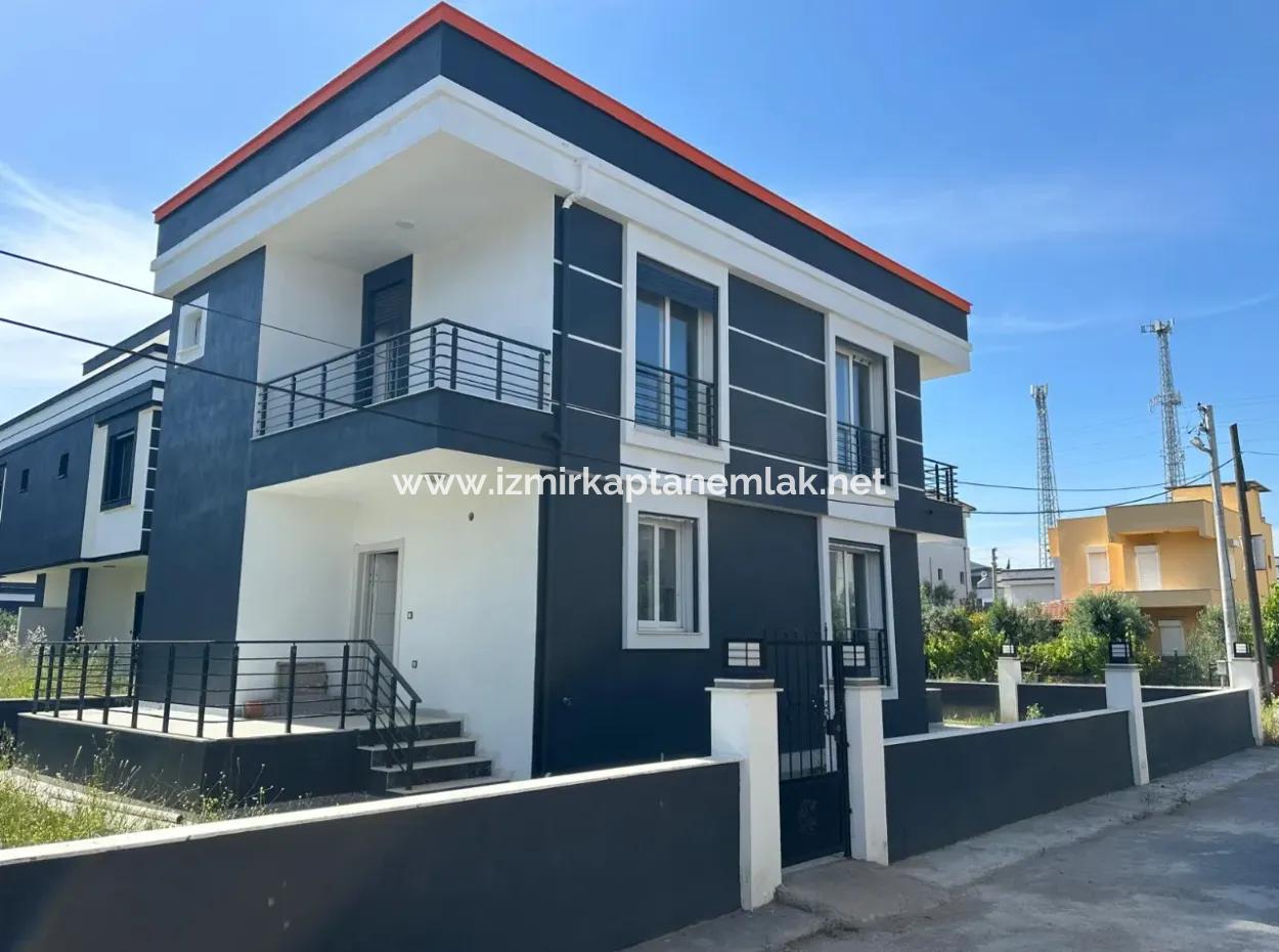 Freistehende Villa Auf 300 M2 Grundstück In Izmir Seferihisar Cumhuryet Mah