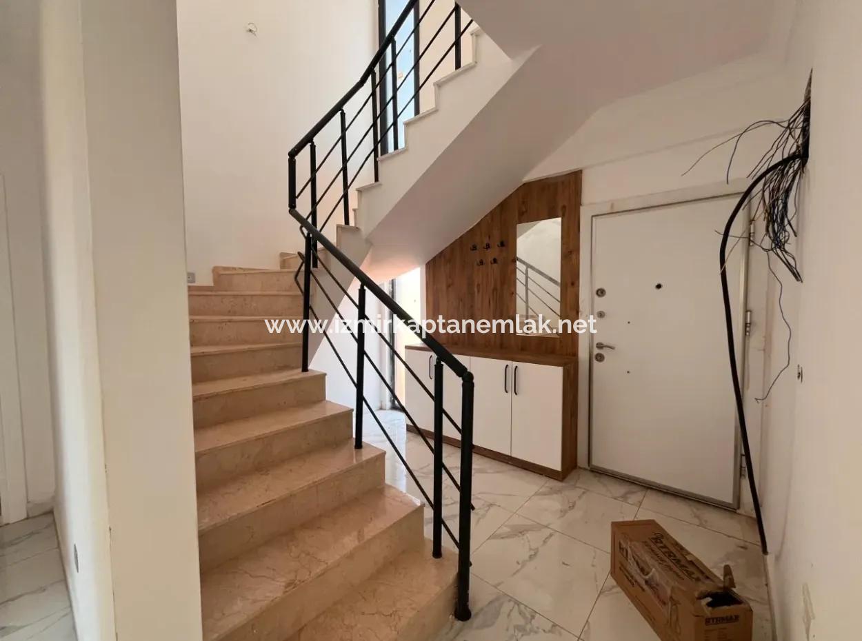 Neubau 2 1 Villa Zum Verkauf In Seferihisar Mit Großem Garten