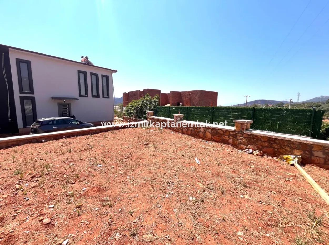 Neubau 2 1 Villa Zum Verkauf In Seferihisar Mit Großem Garten
