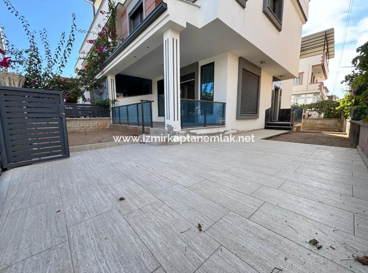 3 1 Villa Zum Verkauf In Doğanbey Mit 500 M Parkplatz Garten