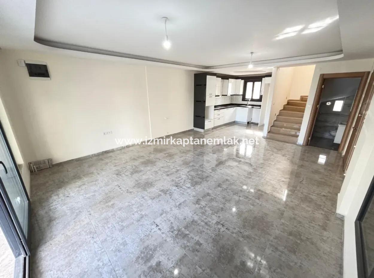 3 1 Villa Zum Verkauf In Doğanbey Mit 500 M Parkplatz Garten