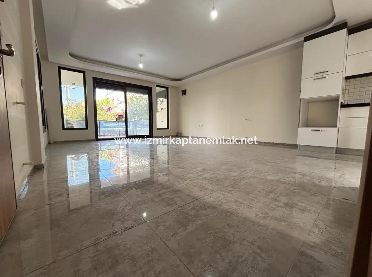 3 1 Villa Zum Verkauf In Doğanbey Mit 500 M Parkplatz Garten