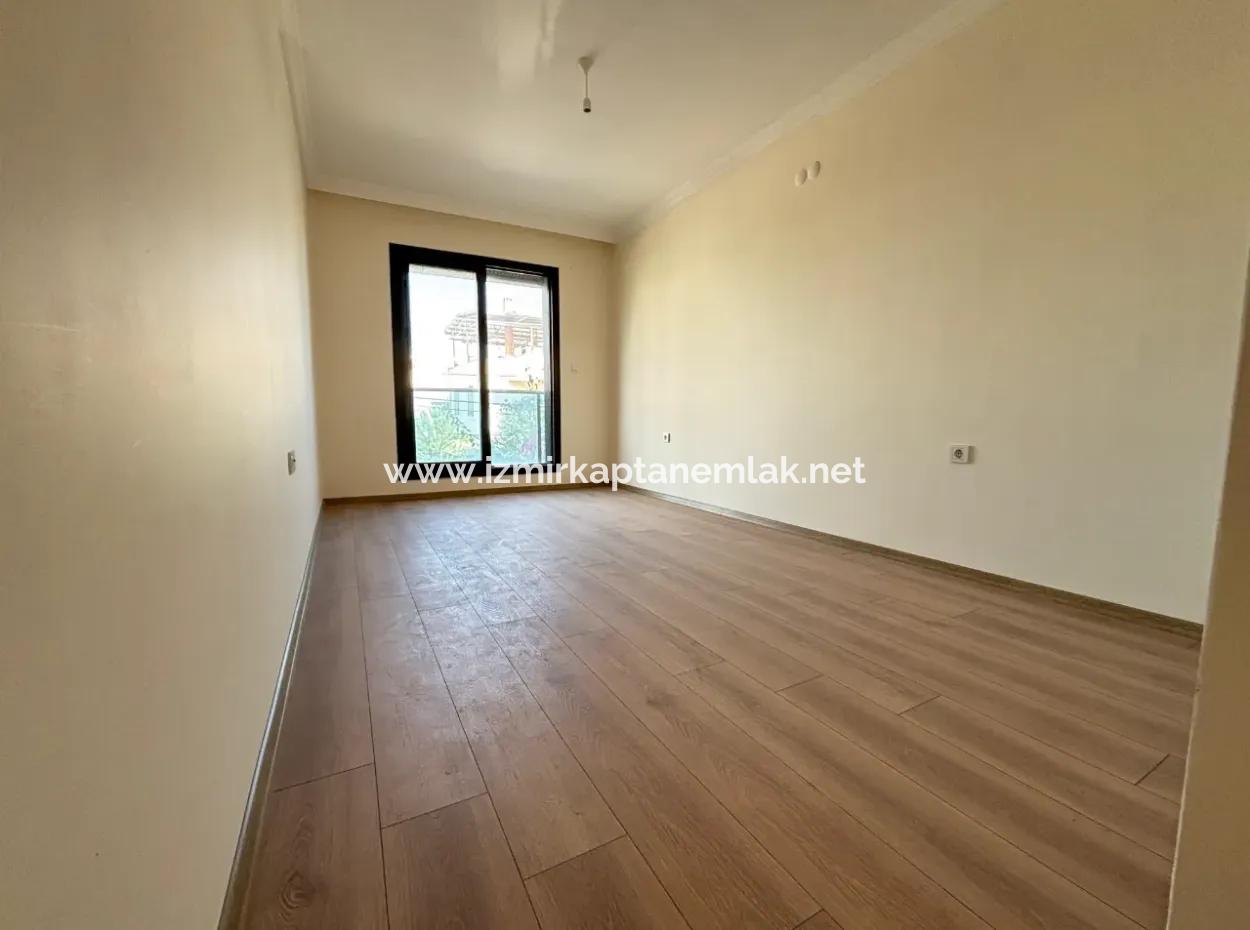 3 1 Villa Zum Verkauf In Doğanbey Mit 500 M Parkplatz Garten