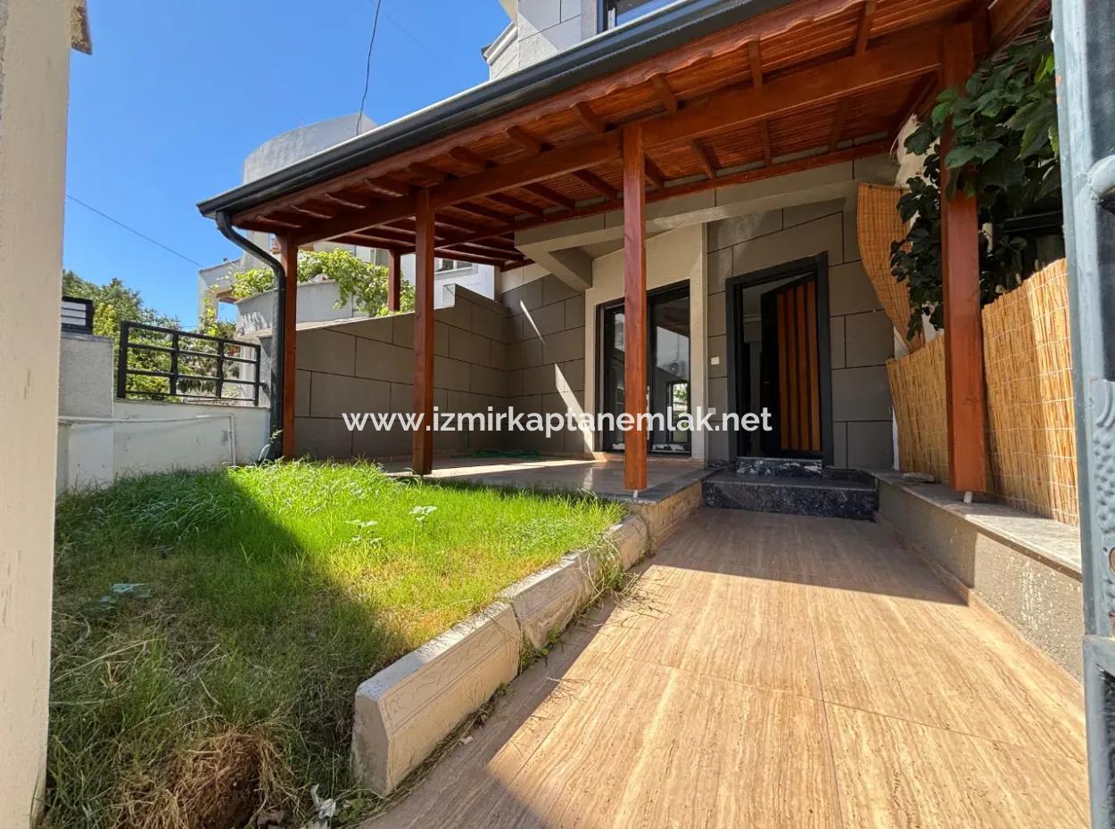 50 M Zum Strand In Özdere Zero 4 1 Triplex Zum Verkauf Mit Großem Garten