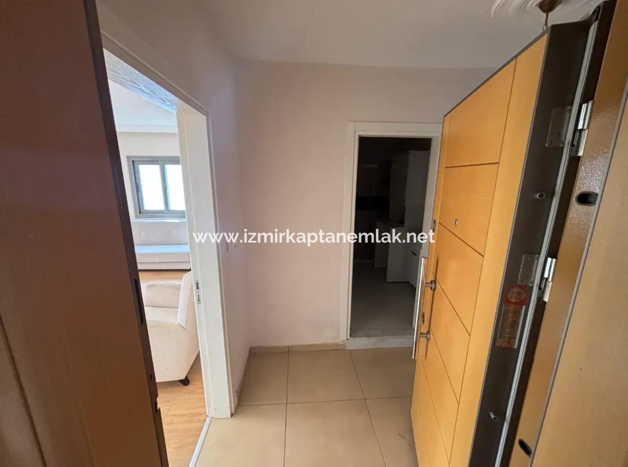 2 1 Wohnung Im Mittleren Stockwerk Auf Der Strasse In Seferihisar Bengiler