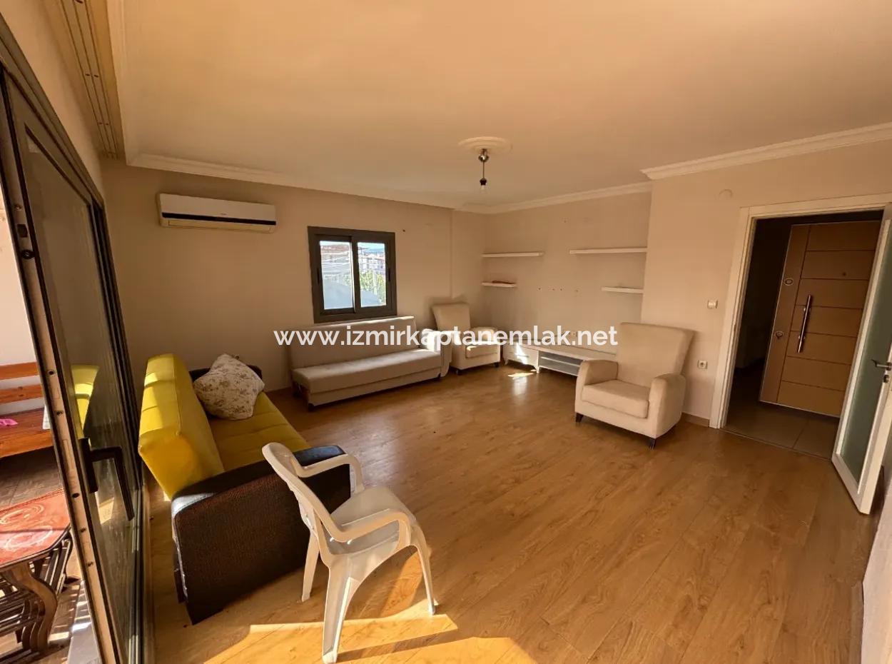 2 1 Wohnung Im Mittleren Stockwerk Auf Der Strasse In Seferihisar Bengiler