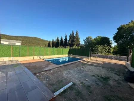 Dreieckiges Bungolov Haus Mit Pool Auf 300 M2 Grundstück In Izmir Menderes Yeniköy