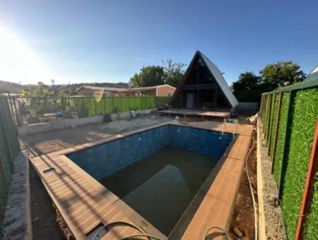 Dreieckiges Bungolov Haus Mit Pool Auf 300 M2 Grundstück In Izmir Menderes Yeniköy