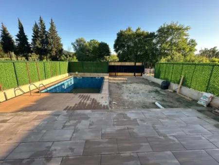 Dreieckiges Bungolov Haus Mit Pool Auf 300 M2 Grundstück In Izmir Menderes Yeniköy