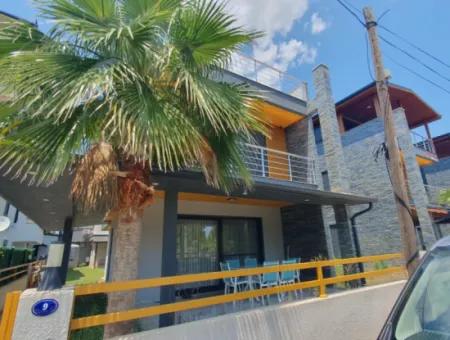 Payamlı 3 1 Villa Zu Verkaufen Mit Pool Und Garten Am Meer