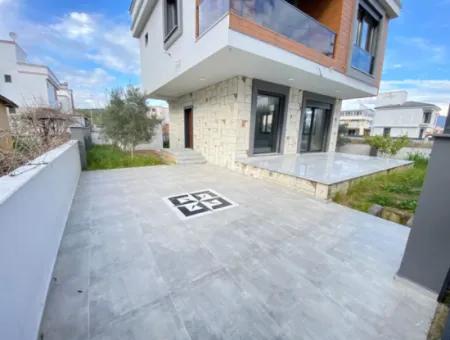300M2 Unabhängiger Garten 3 In 1 Villa Zum Verkauf In Doganbey