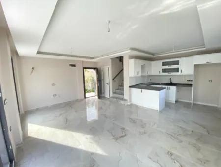 300M2 Unabhängiger Garten 3 In 1 Villa Zum Verkauf In Doganbey