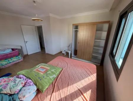 2 1 Wohnung Im Mittleren Stockwerk Auf Der Strasse In Seferihisar Bengiler