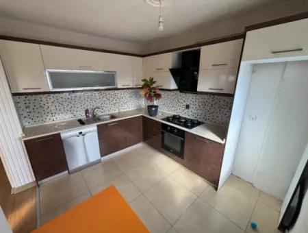 2 1 Wohnung Im Mittleren Stockwerk Auf Der Strasse In Seferihisar Bengiler