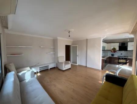 2 1 Wohnung Im Mittleren Stockwerk Auf Der Strasse In Seferihisar Bengiler