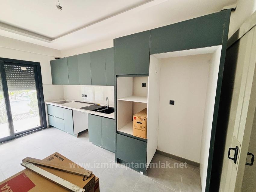 Located In A Gated Community With A Swimming Pool And Security Cameras In Çolakibrahim Bey Neighborhood, Seferihisar, İzmir.