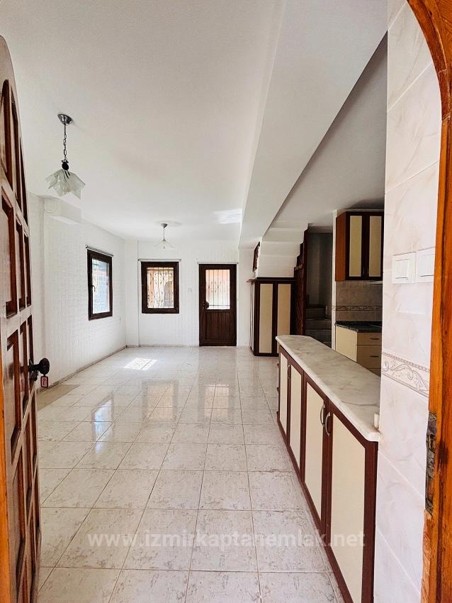 3+1 Villa For Sale In Payamlı Neighborhood, Seferihisar, İzmir, 200M From The Sea, With A Large Garden