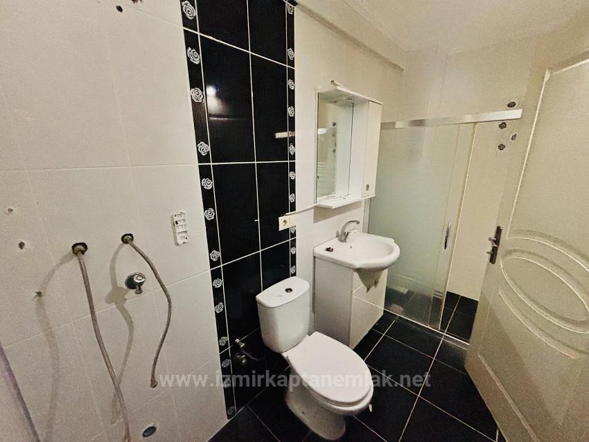 2+1 Apartment With Closed Kitchen, Rear Facing, Mountain View, In The Town Center Of Bengiler, Seferihisar, Izmir