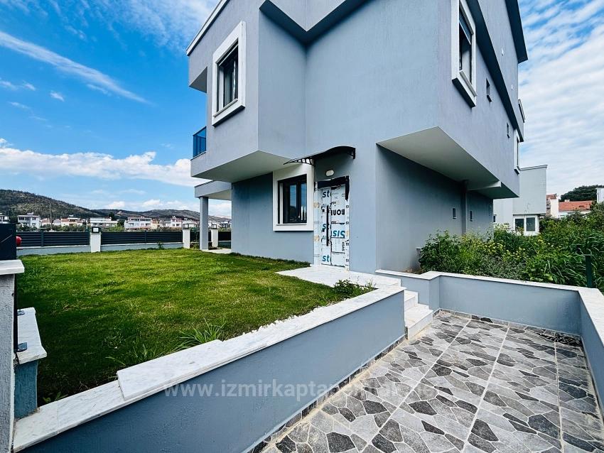 3+1 Villa With Spacious Garden For Sale In Cumhuriyet Neighborhood, Seferihisar, Izmir
