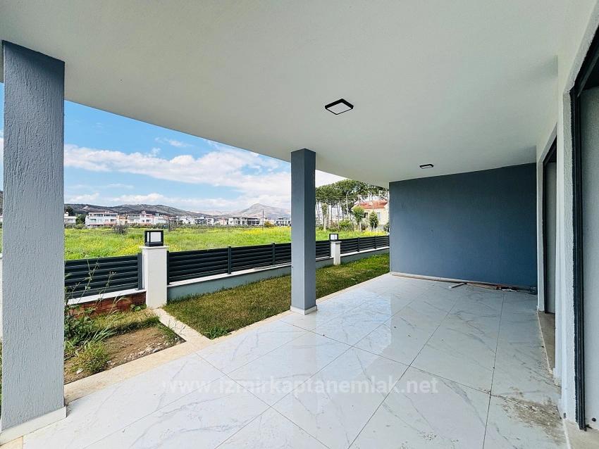 3+1 Villa With Spacious Garden For Sale In Cumhuriyet Neighborhood, Seferihisar, Izmir