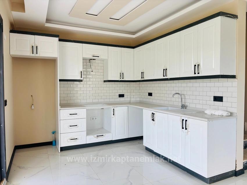 3+1 Villa With Spacious Garden For Sale In Cumhuriyet Neighborhood, Seferihisar, Izmir