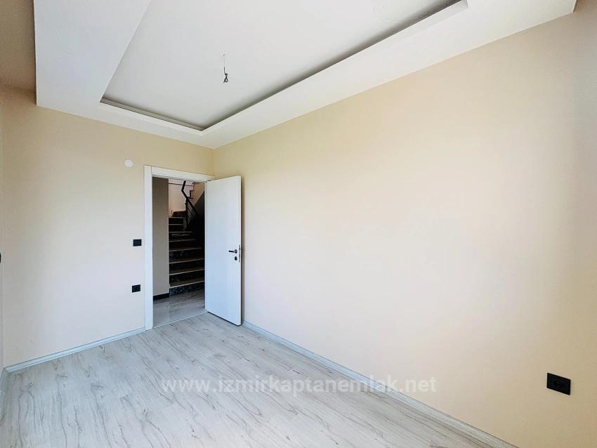 3+1 Villa With Spacious Garden For Sale In Cumhuriyet Neighborhood, Seferihisar, Izmir