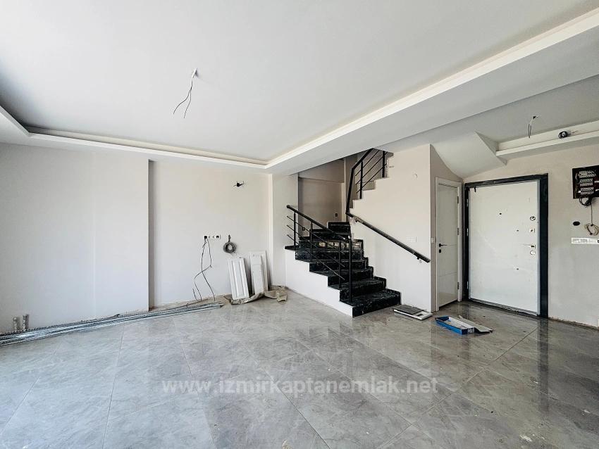 2+1 Detached Villa With Large Garden For Sale In Cumhuriyet Neighborhood, Seferihisar, Izmir