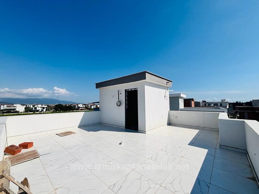 2+1 Detached Villa With Large Garden For Sale In Cumhuriyet Neighborhood, Seferihisar, Izmir