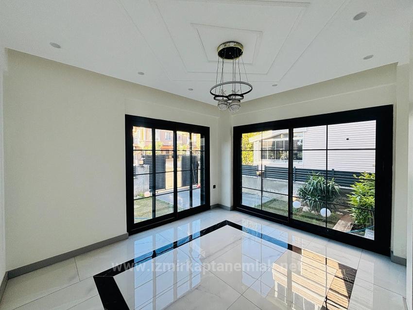 3+1 Detached House With Smart Home System And Pool, 100M From The Sea In Gümüldür Neighborhood, Menderes, İzmir.