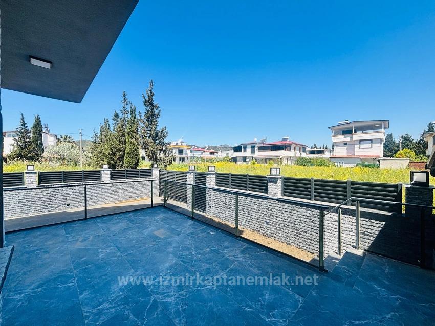 3+1 Bedroom Summerhouse For sale in Cumhuriyet Nbh. Seferihisar Doğanbey - 150 m²
