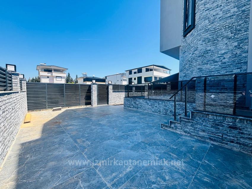 3+1 Detached Villa With Pool For Sale In Cumhuriyet Neighborhood, Seferihisar, Izmir