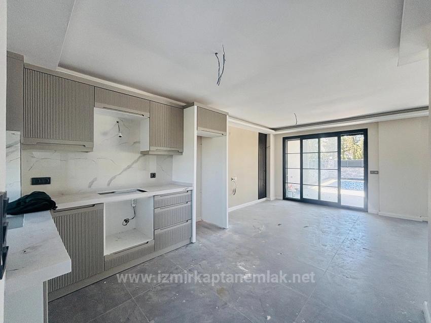 3+1 Detached Villa With Pool For Sale In Cumhuriyet Neighborhood, Seferihisar, Izmir