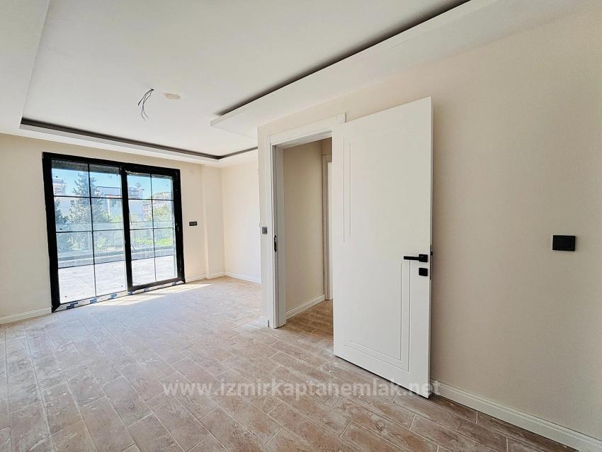 3+1 Detached Villa With Pool For Sale In Cumhuriyet Neighborhood, Seferihisar, Izmir