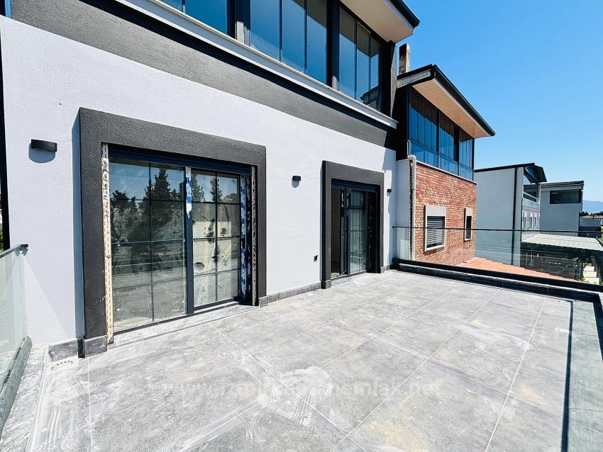 3+1 Detached Villa With Pool For Sale In Cumhuriyet Neighborhood, Seferihisar, Izmir