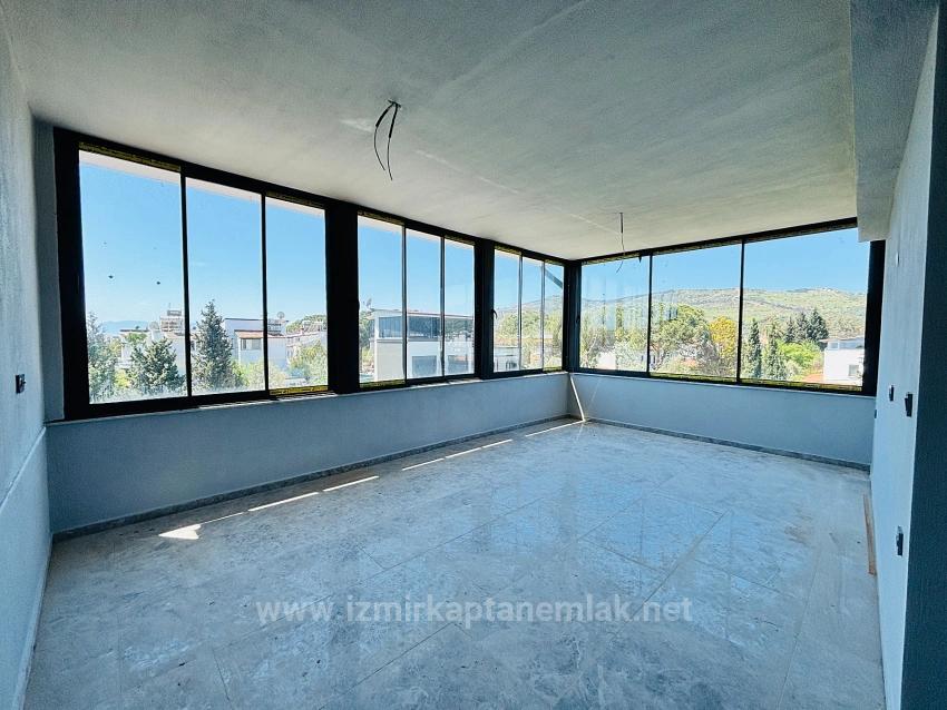 3+1 Detached Villa With Pool For Sale In Cumhuriyet Neighborhood, Seferihisar, Izmir