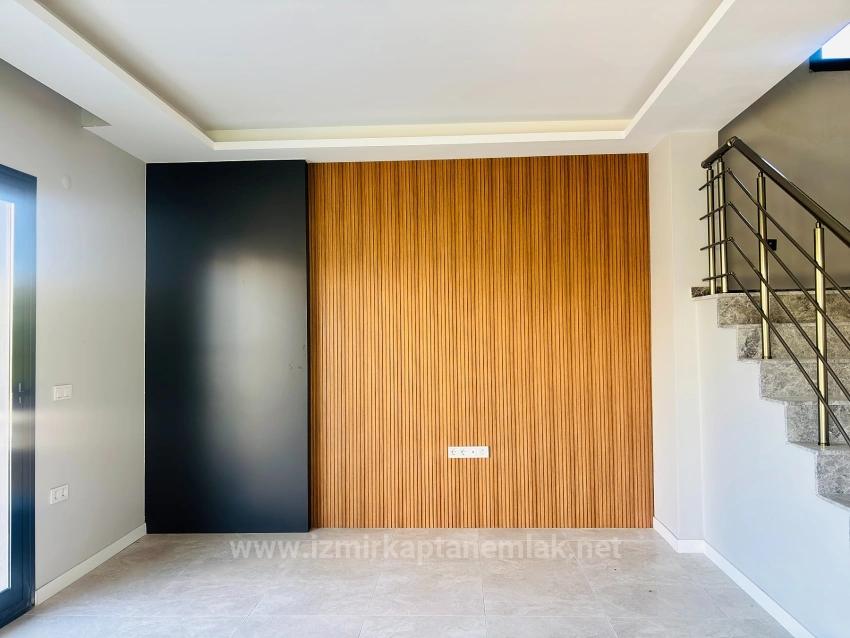 3+1 Detached Villa With Pool For Sale In Cumhuriyet Neighborhood, Seferihisar, Izmir