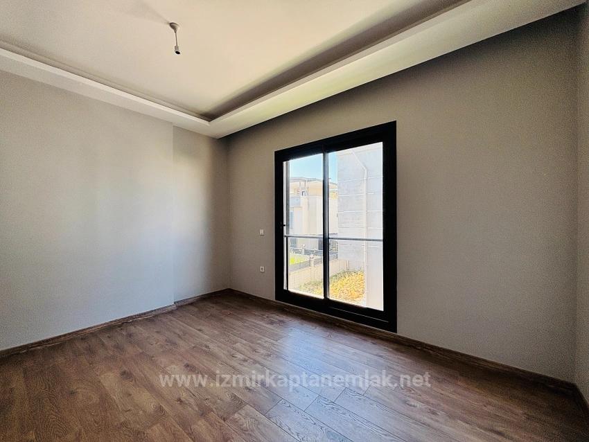 3+1 Detached Villa With Pool For Sale In Cumhuriyet Neighborhood, Seferihisar, Izmir