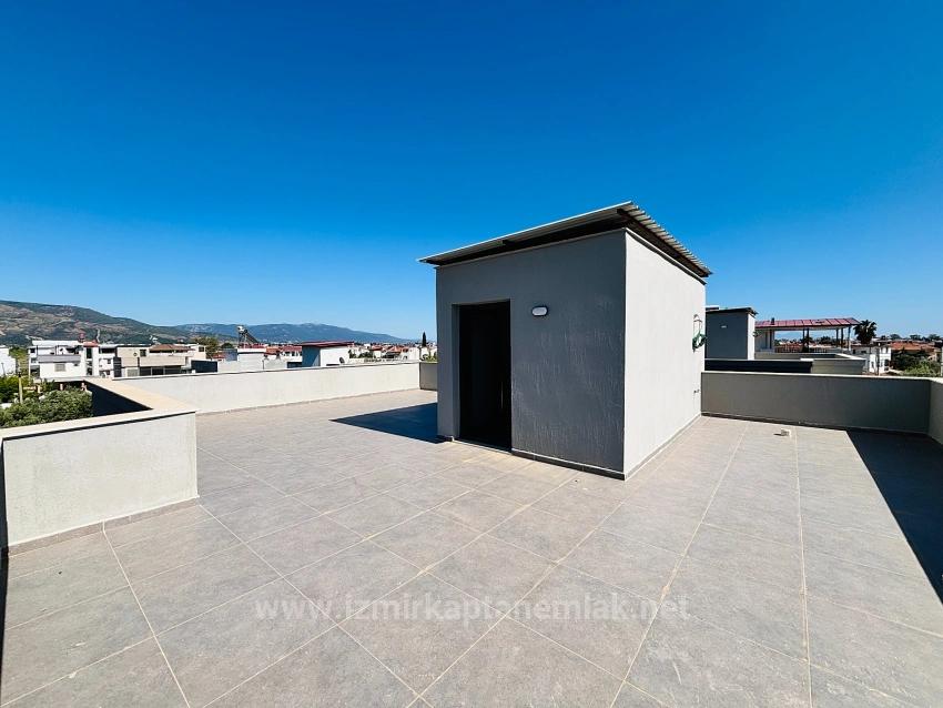 3+1 Detached Villa With Pool For Sale In Cumhuriyet Neighborhood, Seferihisar, Izmir