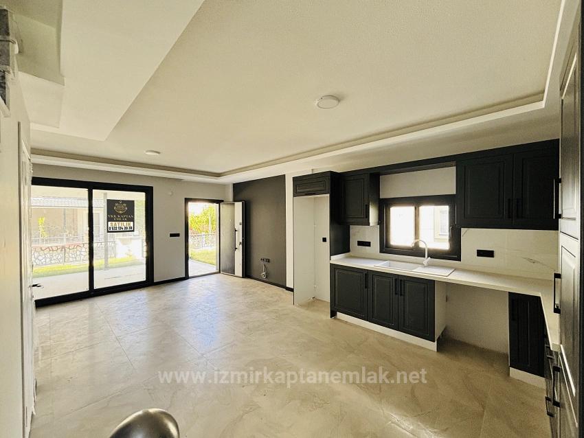 Semi-Detached Villa For Sale In Payamlı Neighborhood, Seferihisar, İzmir, 350M From The Sea, 3+1 Layout.