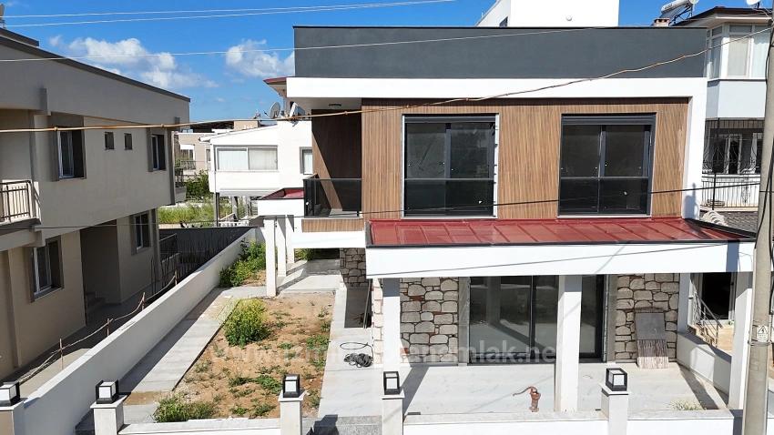 Semi-Detached Villa For Sale In Payamlı Neighborhood, Seferihisar, İzmir, 300M From The Sea, 3+1 Layout.