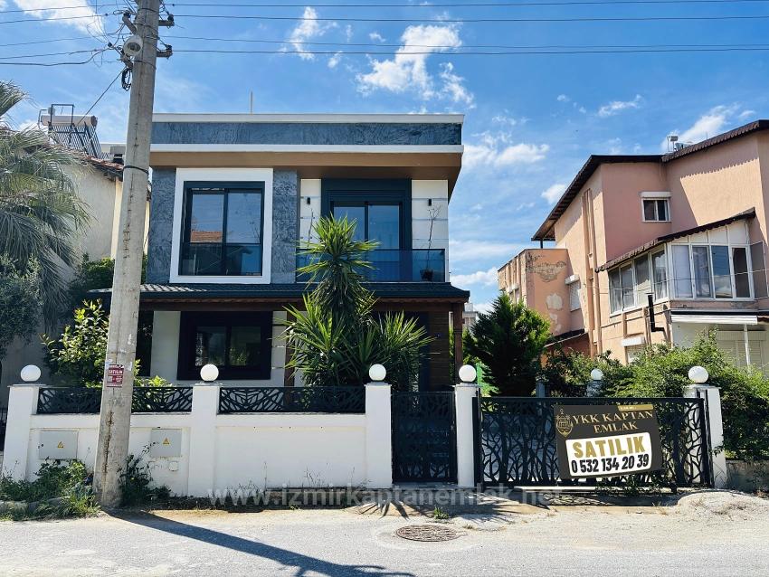 3+1 Ultra Luxury Apartment With Large Garden, 100M From The Sea, For Sale In Payamlı Neighborhood, Seferihisar, İzmir.